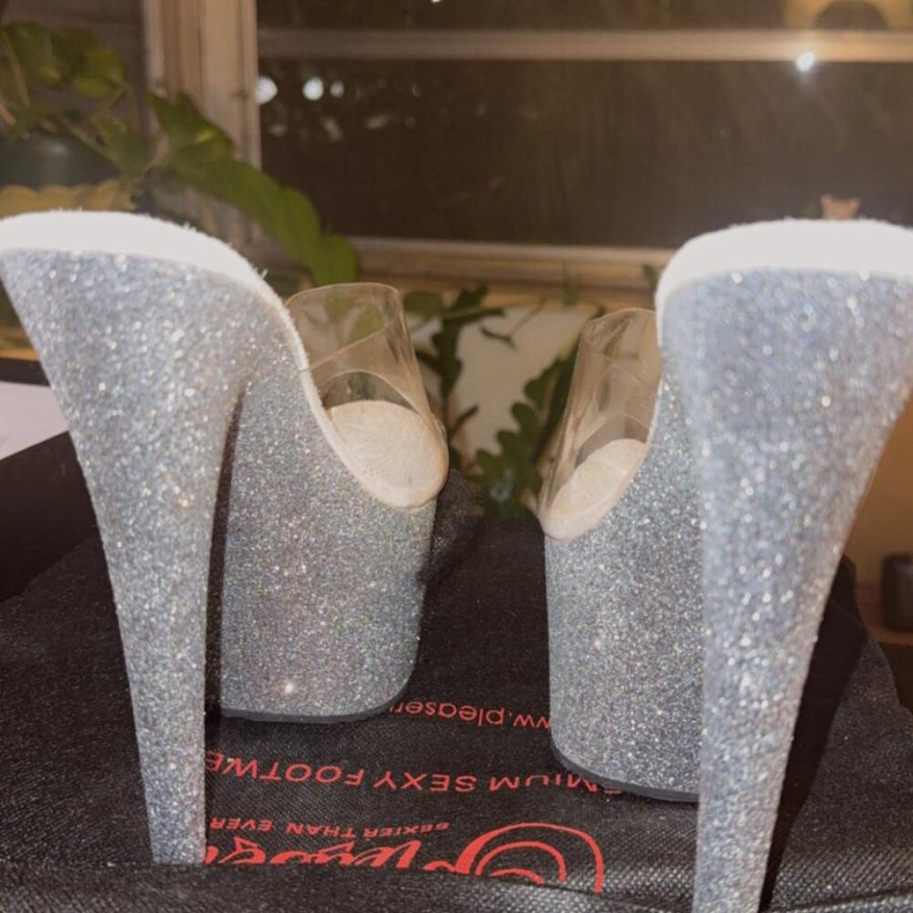 Pleaser Shoes – Adore- Glitter Platform Slides 💎 - Picture 7 of 8
